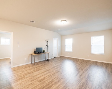 419 Windy Reed Rd - Photo Thumbnail 16