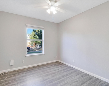 6920 Bennett Ave - Photo Thumbnail 10