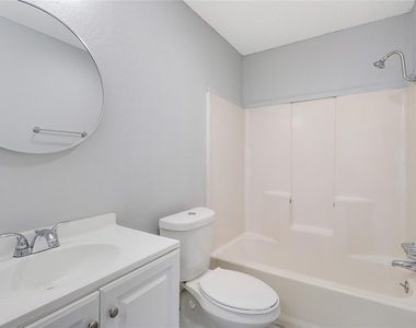 6920 Bennett Ave - Photo Thumbnail 8