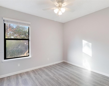 6920 Bennett Ave - Photo Thumbnail 9