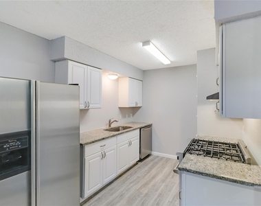 6920 Bennett Ave - Photo Thumbnail 5