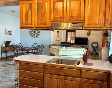 101 River Park Dr - Photo Thumbnail 7