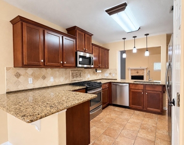 807 Hilltop Dr - Photo Thumbnail 8