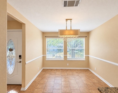 807 Hilltop Dr - Photo Thumbnail 6