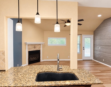 807 Hilltop Dr - Photo Thumbnail 11