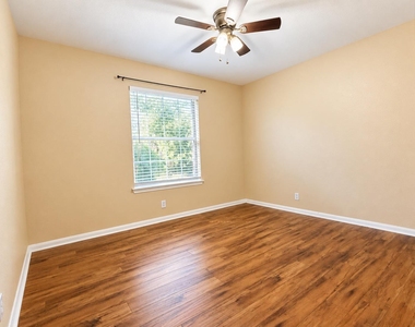 807 Hilltop Dr - Photo Thumbnail 18