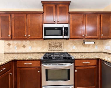 807 Hilltop Dr - Photo Thumbnail 9