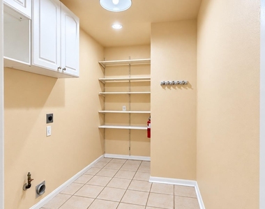 807 Hilltop Dr - Photo Thumbnail 15