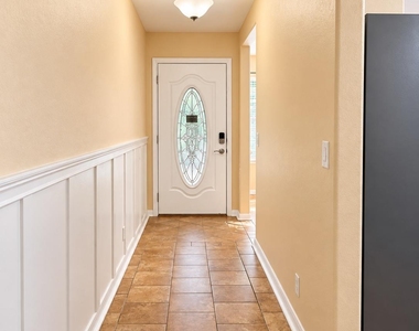 807 Hilltop Dr - Photo Thumbnail 2