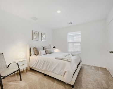 2521 Four Waters Loop - Photo Thumbnail 4
