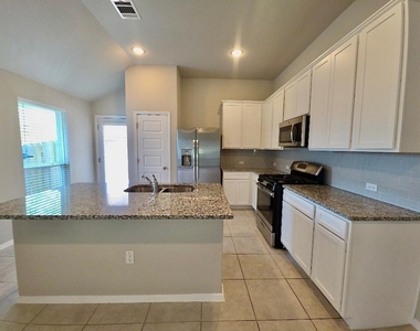 17103 Alturas Ave - Photo Thumbnail 5