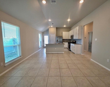 17103 Alturas Ave - Photo Thumbnail 4