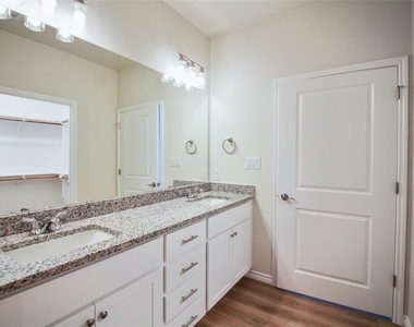 511 Whirlaway Dr - Photo Thumbnail 17