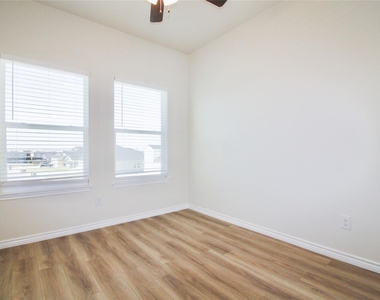 511 Whirlaway Dr - Photo Thumbnail 25