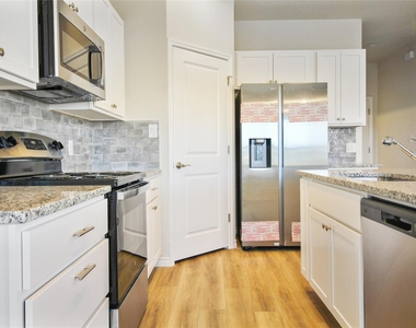 511 Whirlaway Dr - Photo Thumbnail 8