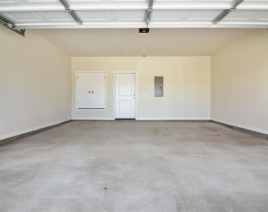 511 Whirlaway Dr - Photo Thumbnail 1