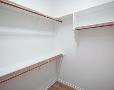511 Whirlaway Dr - Photo Thumbnail 16