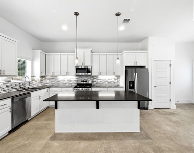 6213 Felix Ave - Photo Thumbnail 8