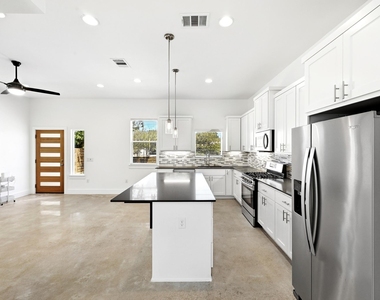 6213 Felix Ave - Photo Thumbnail 11