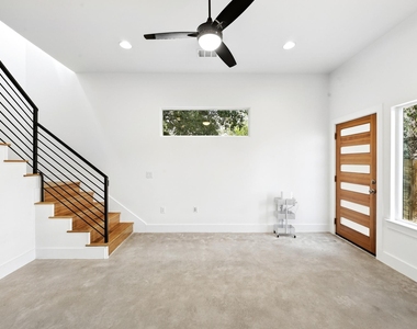 6213 Felix Ave - Photo Thumbnail 7