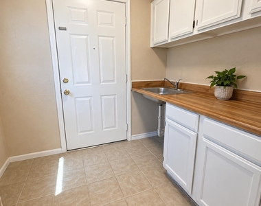 5503 Thunderbird St - Photo Thumbnail 6
