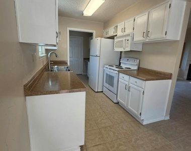 5503 Thunderbird St - Photo Thumbnail 4