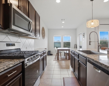 1100 S San Marcos St - Photo Thumbnail 7