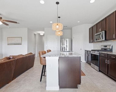 1100 S San Marcos St - Photo Thumbnail 5