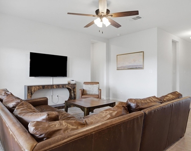 1100 S San Marcos St - Photo Thumbnail 11