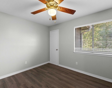 2304 Klattenhoff Dr - Photo Thumbnail 13