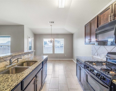 314 Foxglove Dr - Photo Thumbnail 3