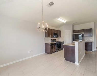 314 Foxglove Dr - Photo Thumbnail 8