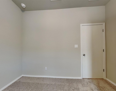 5208 Saddle Club Dr - Photo Thumbnail 10