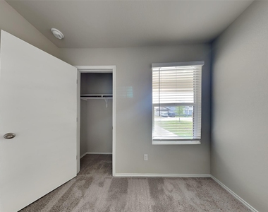 5208 Saddle Club Dr - Photo Thumbnail 9