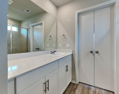 5208 Saddle Club Dr - Photo Thumbnail 6