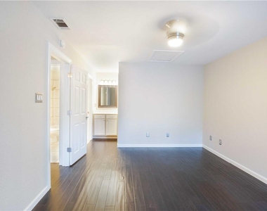 7635 Guadalupe St - Photo Thumbnail 12