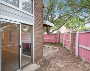 7635 Guadalupe St - Photo Thumbnail 28