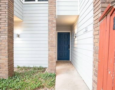 7635 Guadalupe St - Photo Thumbnail 24