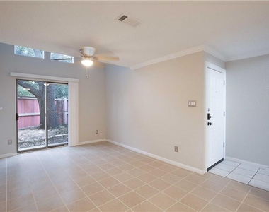 7635 Guadalupe St - Photo Thumbnail 3
