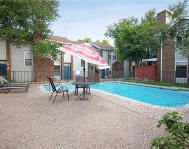 7635 Guadalupe St - Photo Thumbnail 31