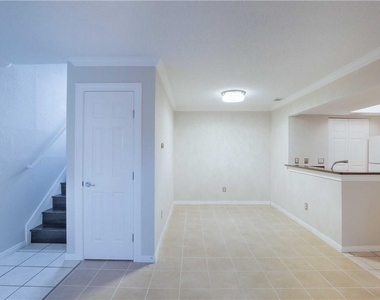 7635 Guadalupe St - Photo Thumbnail 6