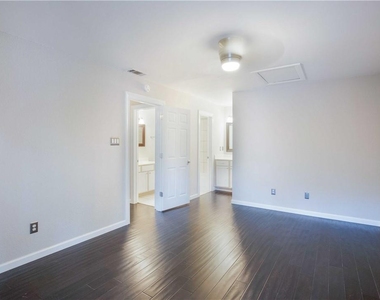 7635 Guadalupe St - Photo Thumbnail 11