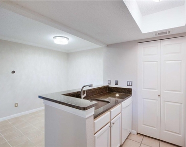 7635 Guadalupe St - Photo Thumbnail 10