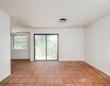 2900 Northeast Dr - Photo Thumbnail 7