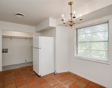 2900 Northeast Dr - Photo Thumbnail 3