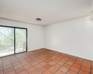 2900 Northeast Dr - Photo Thumbnail 8
