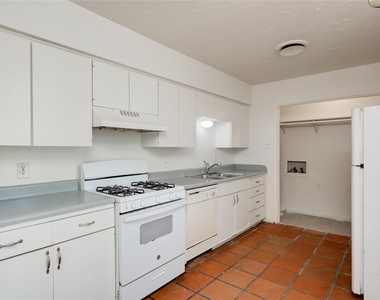 2900 Northeast Dr - Photo Thumbnail 1