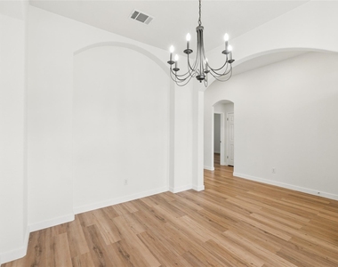 1506 Cosmos Way - Photo Thumbnail 5