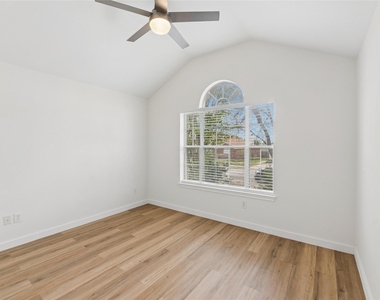 1506 Cosmos Way - Photo Thumbnail 10