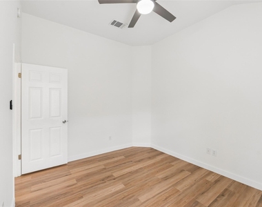 1506 Cosmos Way - Photo Thumbnail 9